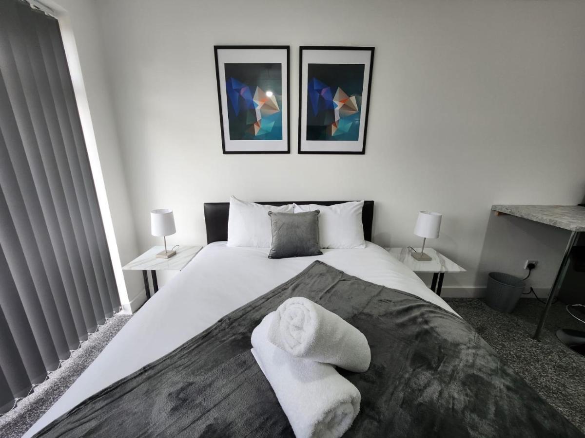 4 Bedroom 2 Bathroom Shared House - Near Bhx And Nec Birmingham Exterior foto