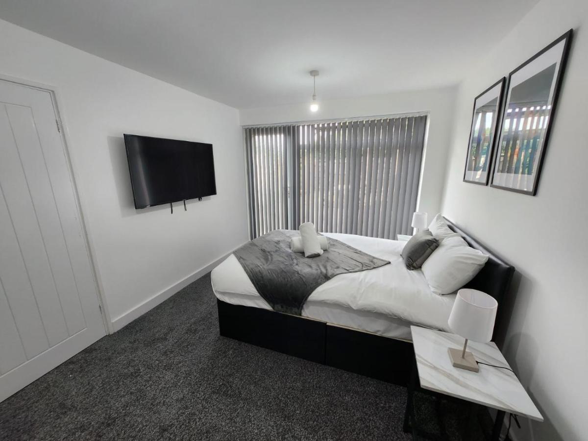 4 Bedroom 2 Bathroom Shared House - Near Bhx And Nec Birmingham Exterior foto