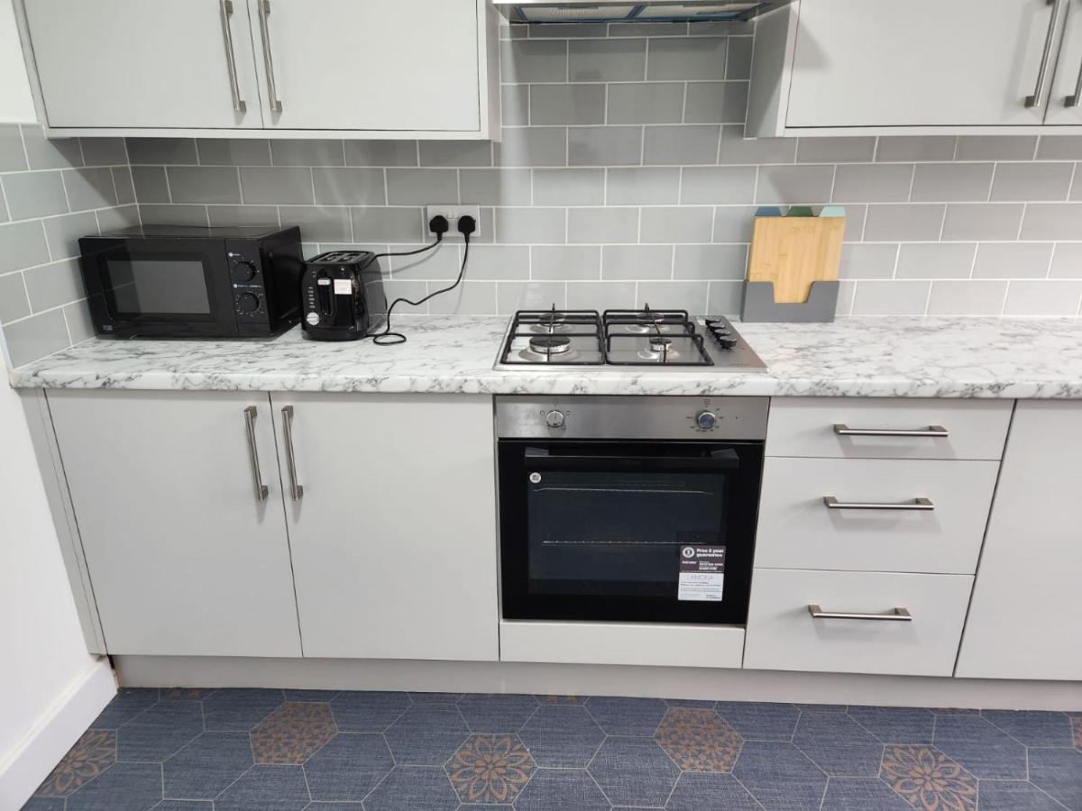 4 Bedroom 2 Bathroom Shared House - Near Bhx And Nec Birmingham Exterior foto