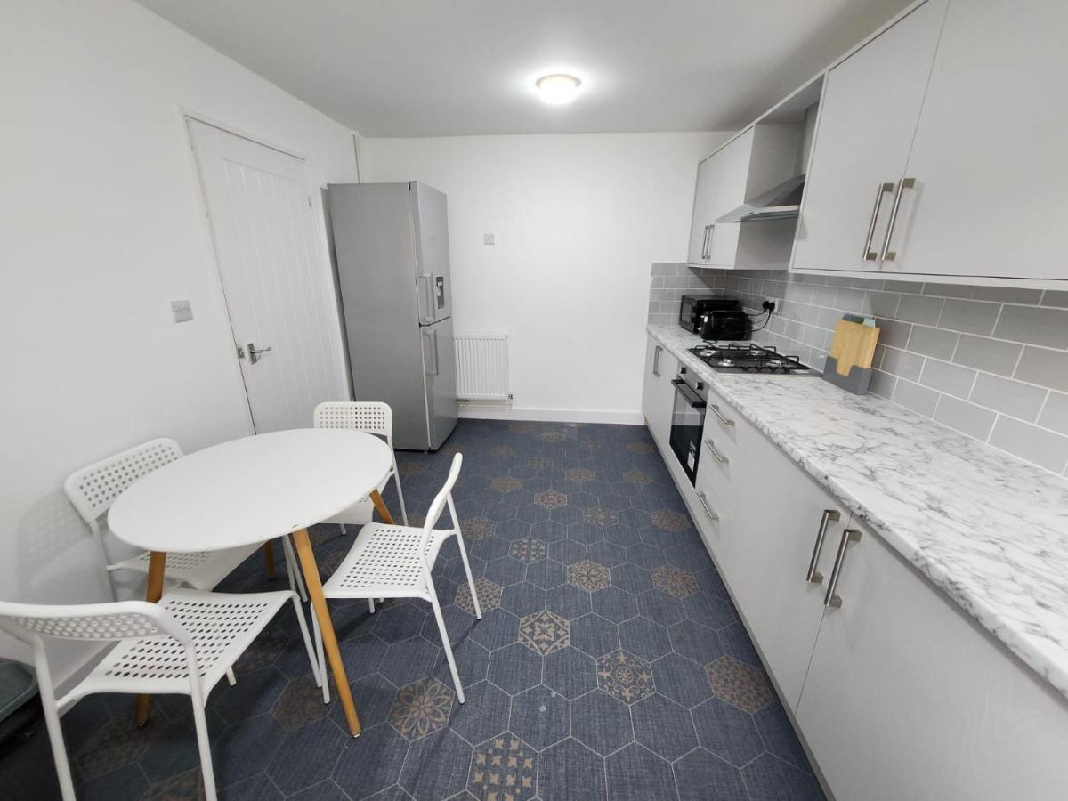 4 Bedroom 2 Bathroom Shared House - Near Bhx And Nec Birmingham Exterior foto