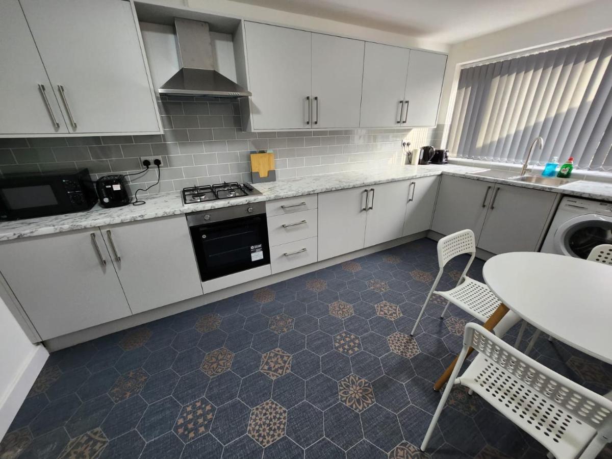 4 Bedroom 2 Bathroom Shared House - Near Bhx And Nec Birmingham Exterior foto