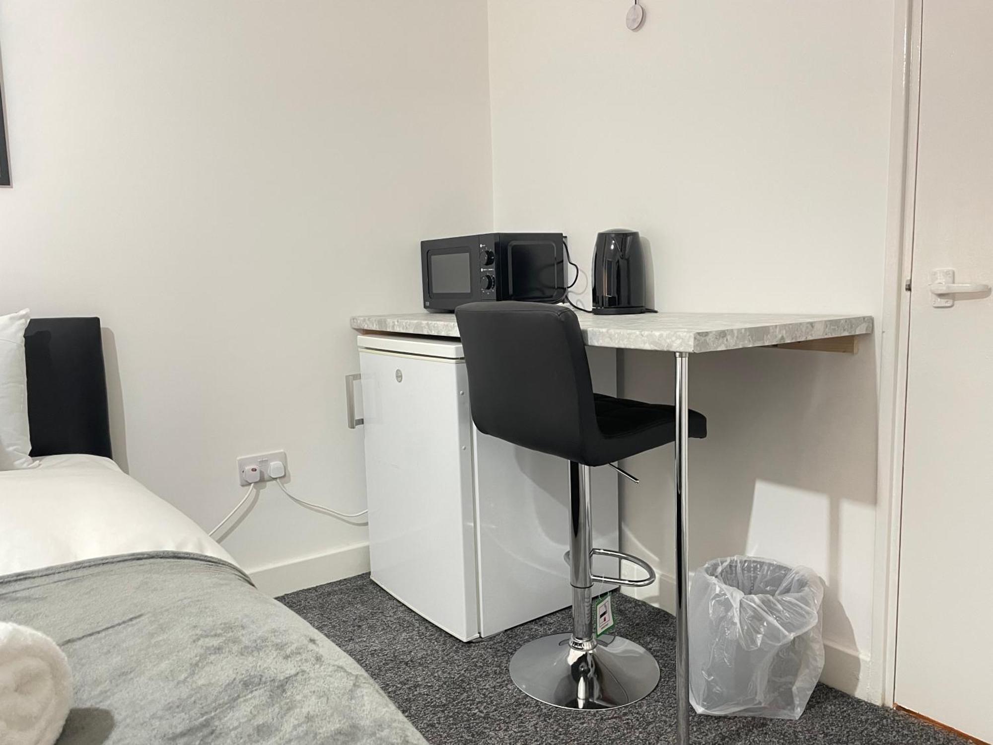 4 Bedroom 2 Bathroom Shared House - Near Bhx And Nec Birmingham Exterior foto