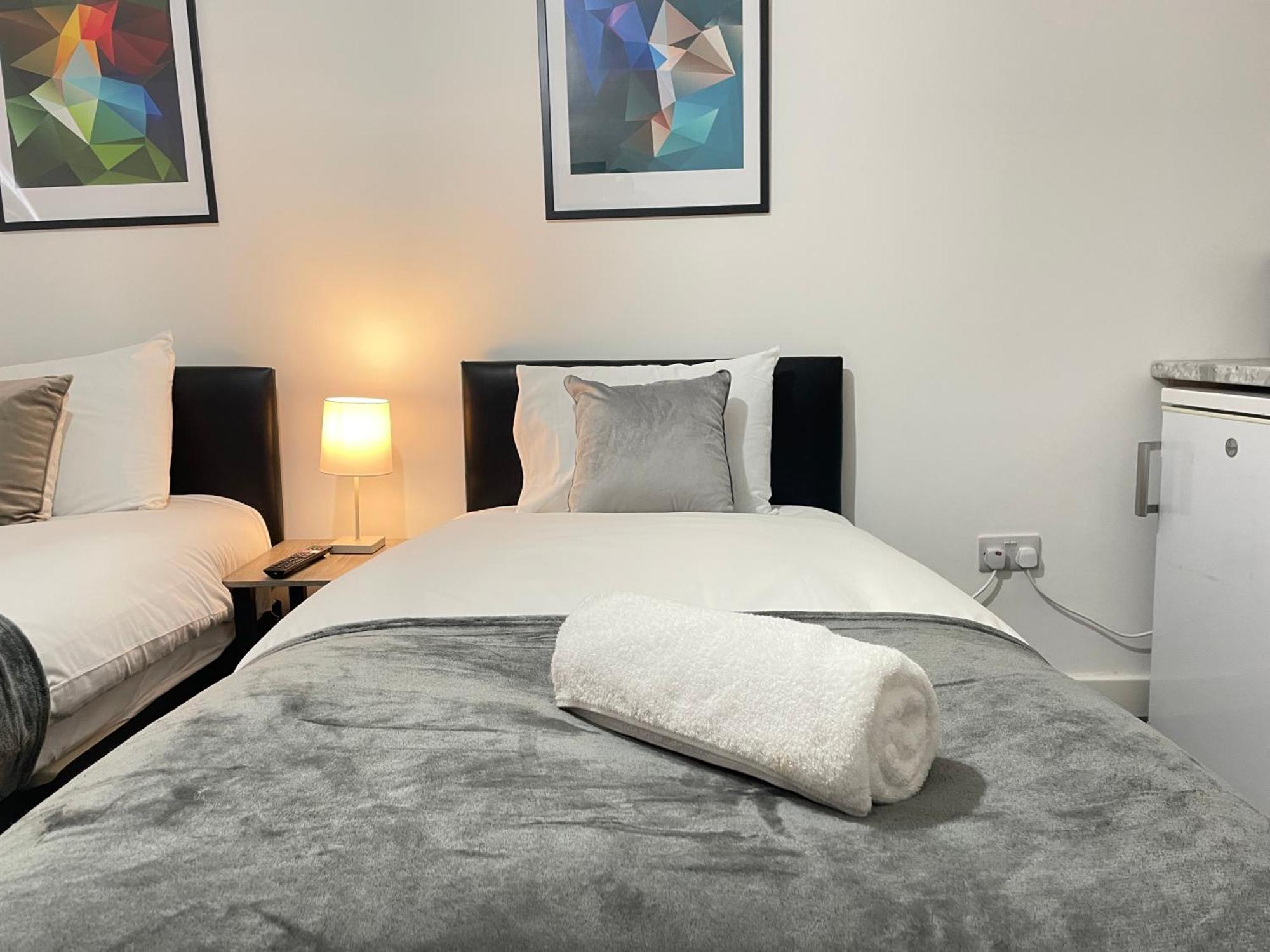 4 Bedroom 2 Bathroom Shared House - Near Bhx And Nec Birmingham Exterior foto
