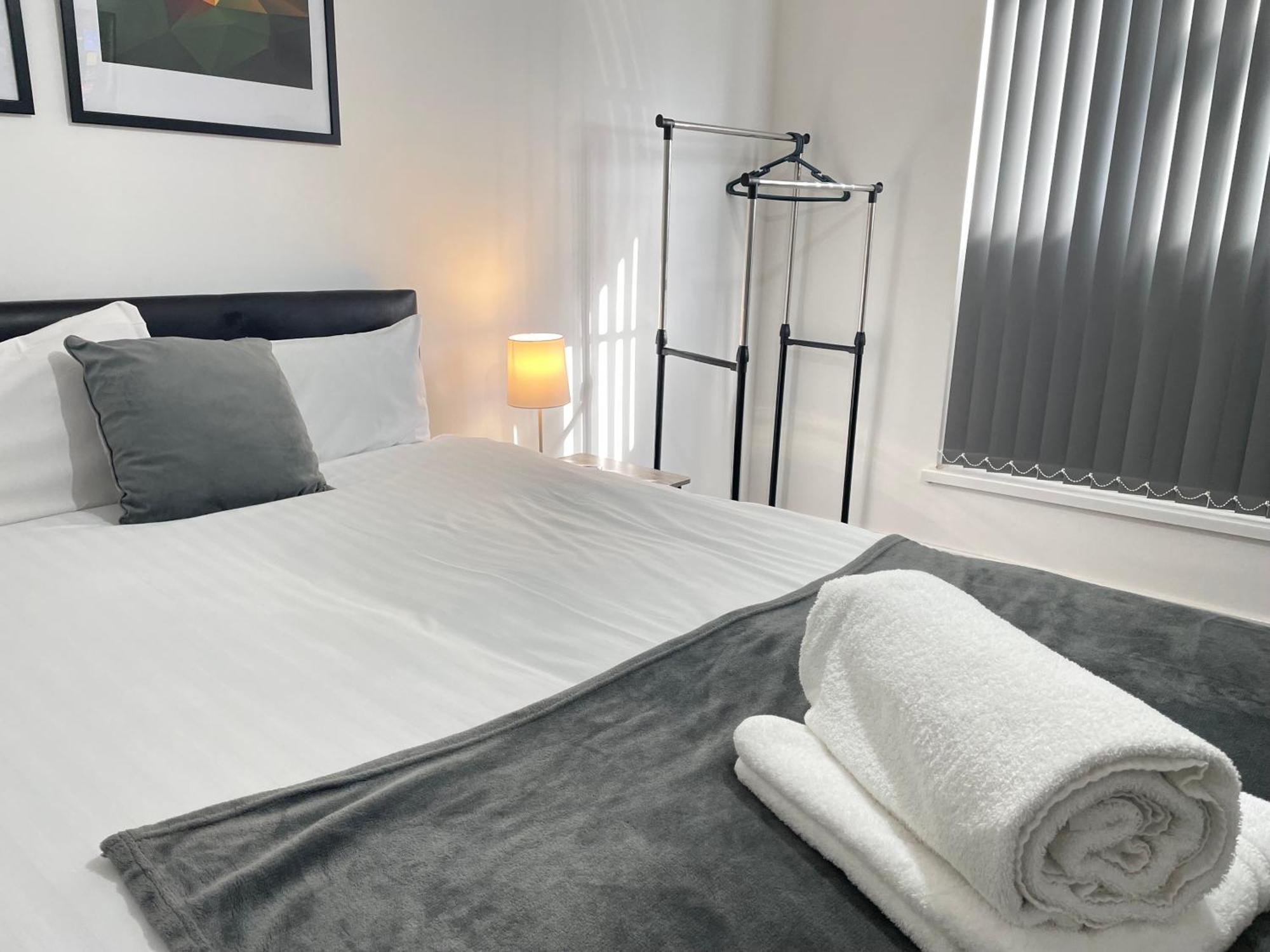4 Bedroom 2 Bathroom Shared House - Near Bhx And Nec Birmingham Exterior foto