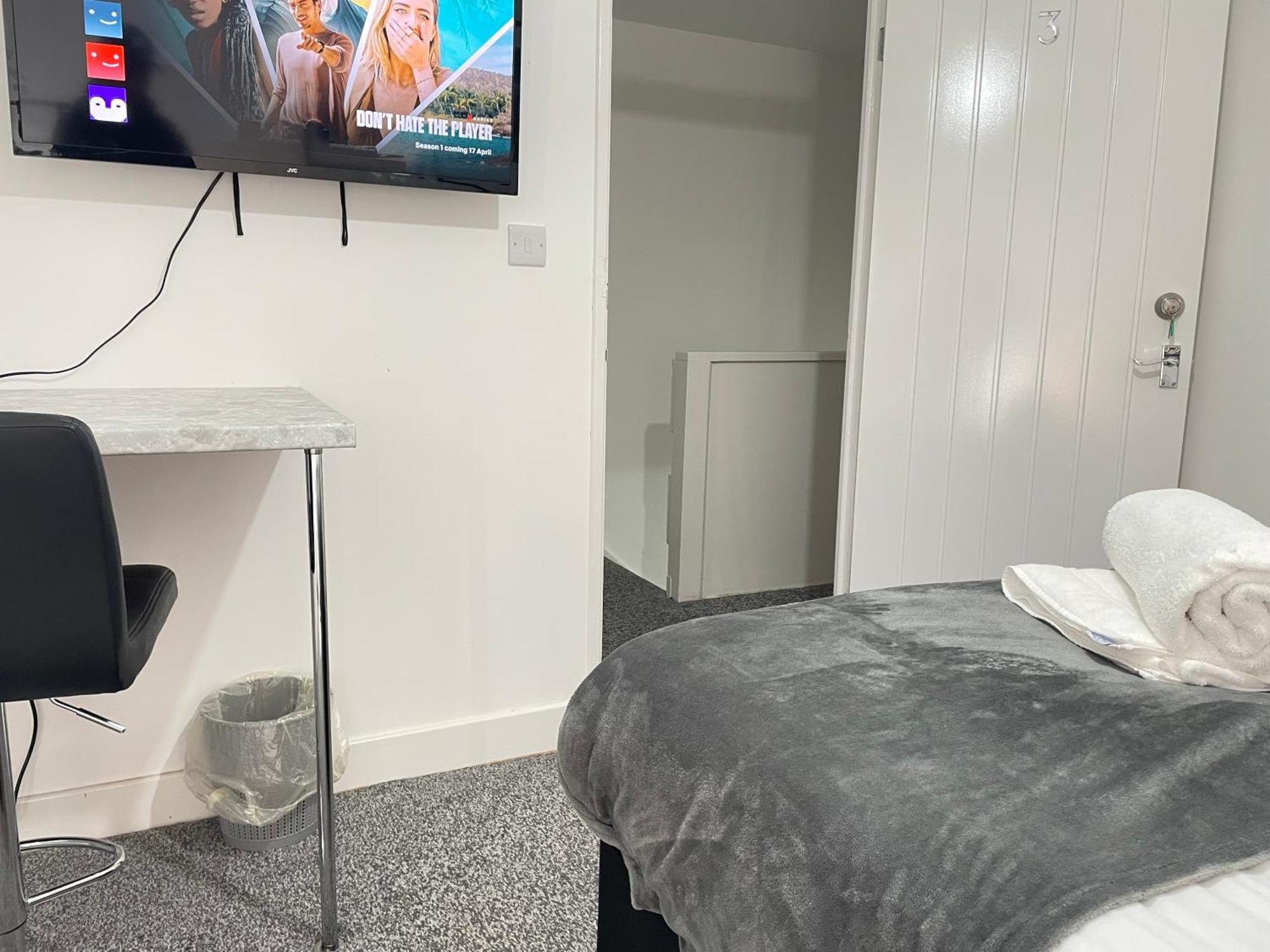 4 Bedroom 2 Bathroom Shared House - Near Bhx And Nec Birmingham Exterior foto