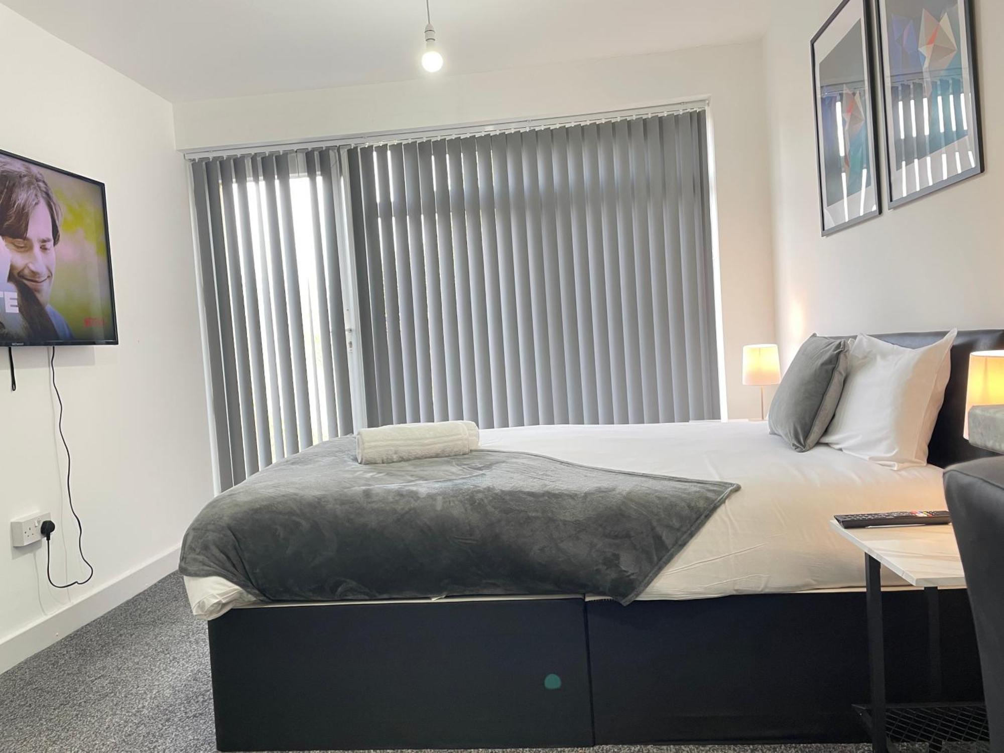 4 Bedroom 2 Bathroom Shared House - Near Bhx And Nec Birmingham Exterior foto